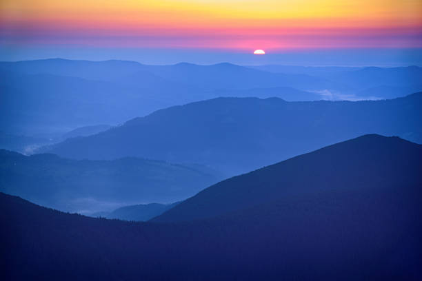 istock Amazing mountain sunrise 881824154