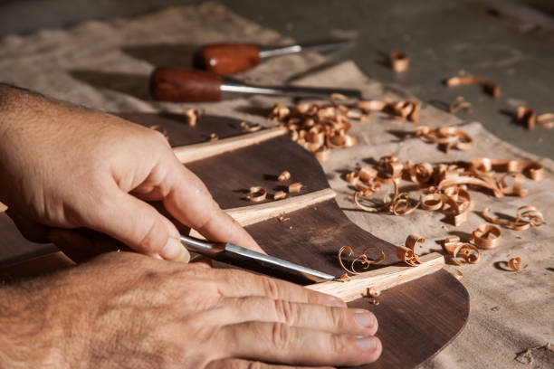 parte superior de fabricación luthier de guitarra - fabricante de instrumentos fotografías e imágenes de stock