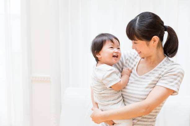 アジアの母と赤ちゃんのライフ スタイル イメージの肖像画 - 日本人　親子 ストックフォトと画像