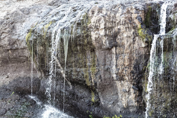 小さな滝の詳細です。 - africa rain east africa ethiopia ストックフォトと画像