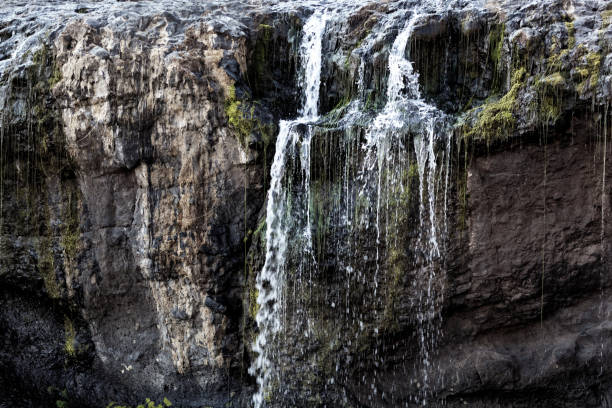 小さな滝の詳細です。 - africa rain east africa ethiopia ストックフォトと画像