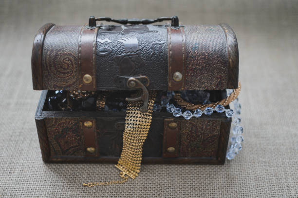 istock Loot box, open treasure chest 881958958