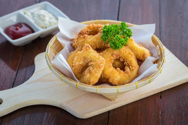 istock Fried calamari rings in wicker basket and sauce 881965568