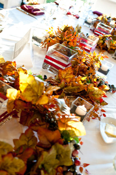 un caso bliss - autumn table setting flower fotografías e imágenes de stock