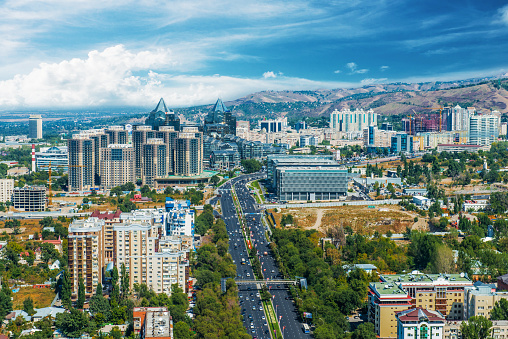 Vista de la ciudad de Almaty photo