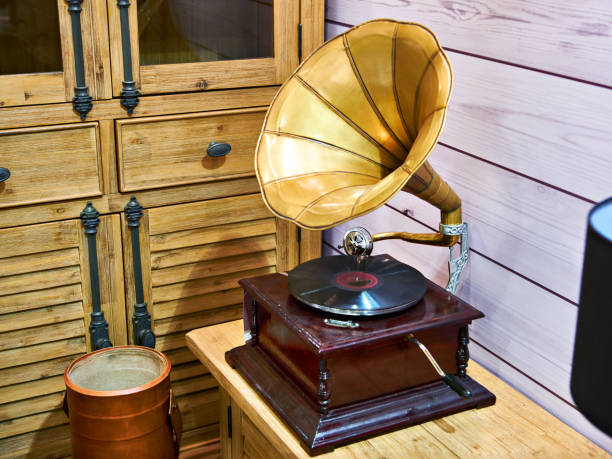 istock Vintage antique gramophone with phonograph record 882138214