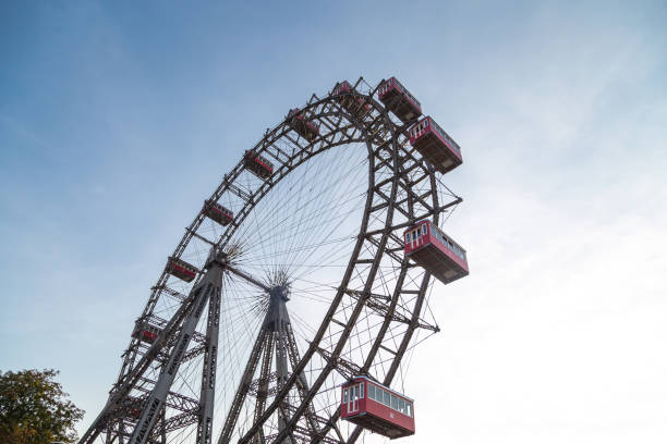 istock Famous Historic Ferris Wheel Cabin 882179700