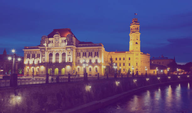 istock Oradea City Hall and quay in night 882186838