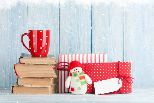 istock Hot chocolate cup and christmas gifts 882194302