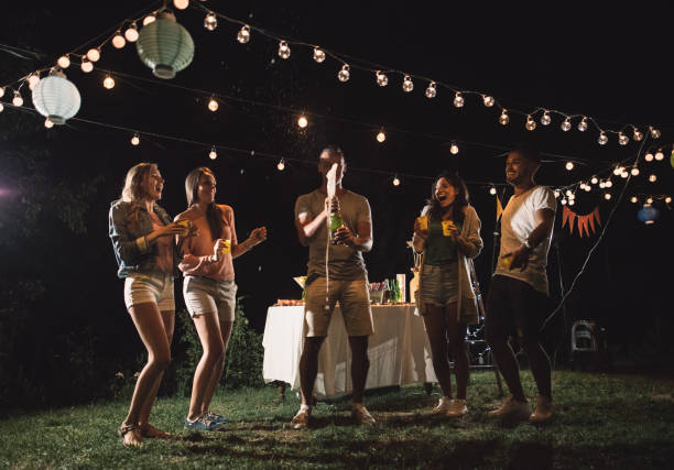 istock Outdoor party 882194450