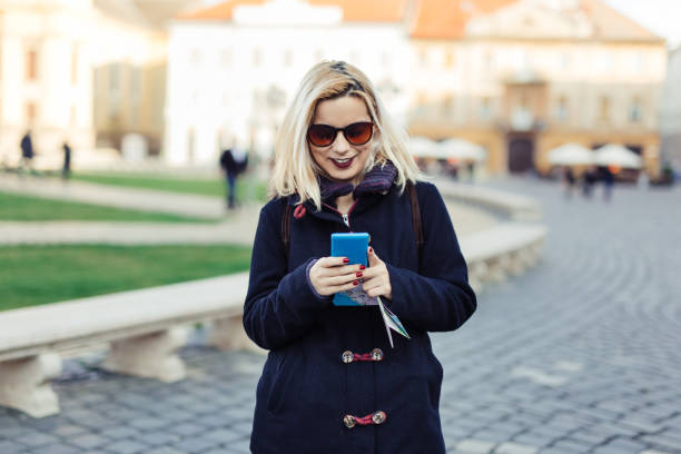 istock Lady share pictures from vacation 882221106
