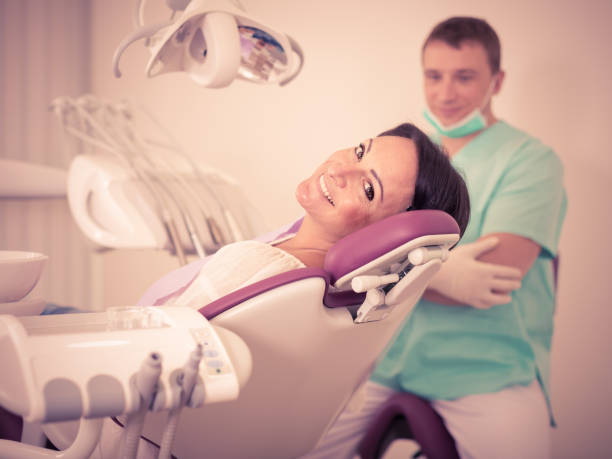 istock dentist  with positive visitor woman 882221336