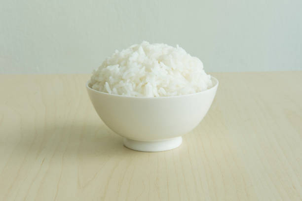istock STEAMED RICE SERVED ON WOOD TABLE 882221652