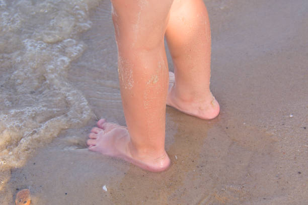 istock Boy's legs in good weather 882228912