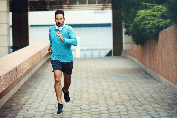 istock Sportvie young man exercising in the morning. 882229092