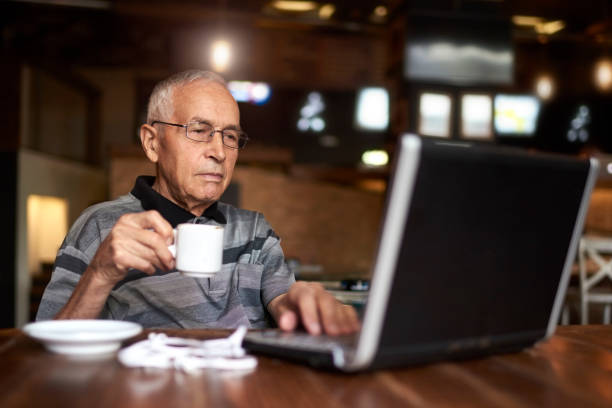 istock Senior man in coffee shop 882254186