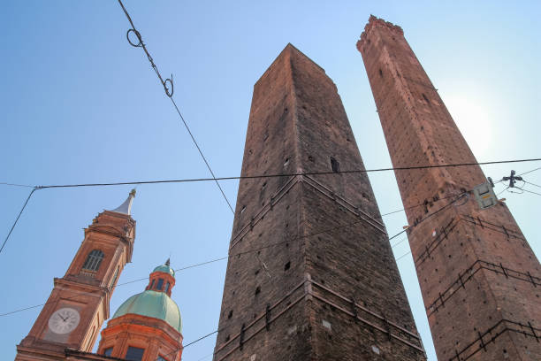 두 타워수 - torre degli asinelli 뉴스 사진 이미지