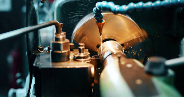 istock Cnc metal milling lathe machine in metal industry 882324018