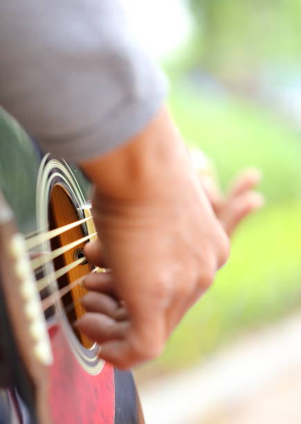 istock Playing music on the street 882334204