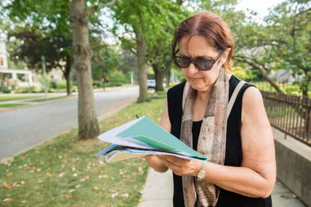 istock Senior Woman On Self Guided Walking Tour Chicago Architecture 882334644