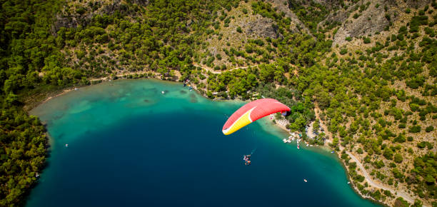 istock Tandem paragliding in Oludeniz, Turkey 882337538