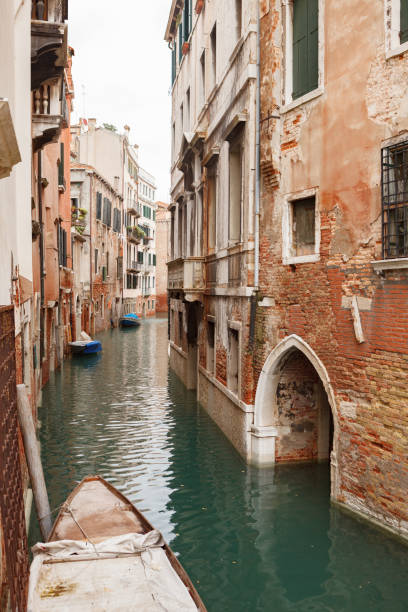 istock Cityscape with Small canal in Venice 882337950