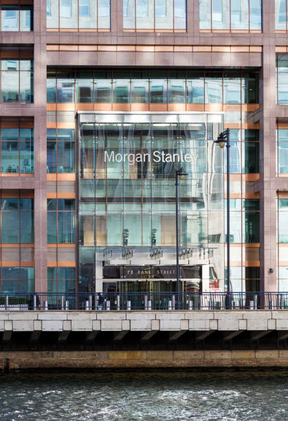 logo ou signe pour morgan stanley à canary wharf - morgan stanley headquarters photos et images de collection