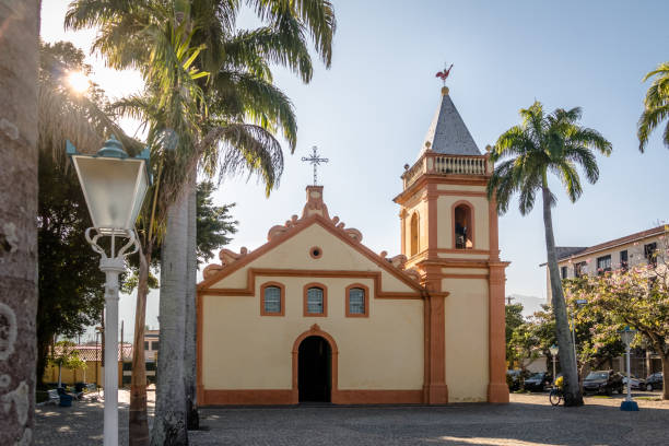 igreja de são sebastião - são sebastião, são paulo, brasil - southeastern region sao paulo state sao paulo brazil - fotografias e filmes do acervo