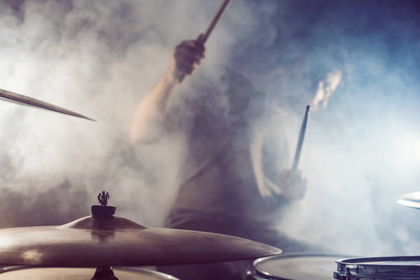 istock Drummer surrounded by fog 882415290