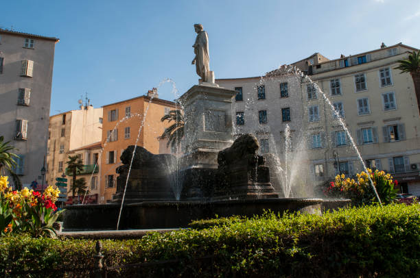 korsyka: szczegóły napoleona jako pierwszego konsula, pomnik wykonany w 1804 roku przez francesco massimiliano laborer, część fontanny czterech lwów w place foch, najważniejszym placu ajaccio - corsica statue napoleon bonaparte ajaccio zdjęcia i obrazy z banku zdjęć