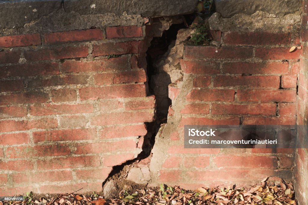 Cracked brickwall Collapsing Stock Photo