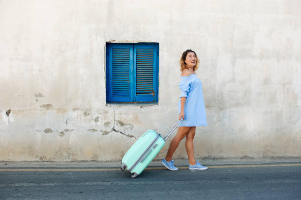 istock Traveling woman 882498566