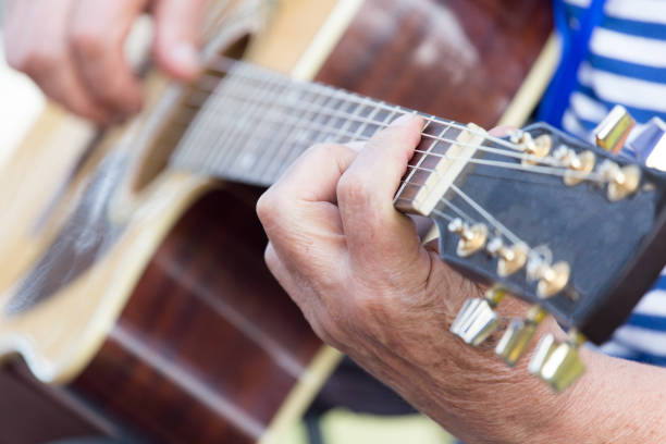 istock hand man playing the guitar 882512336
