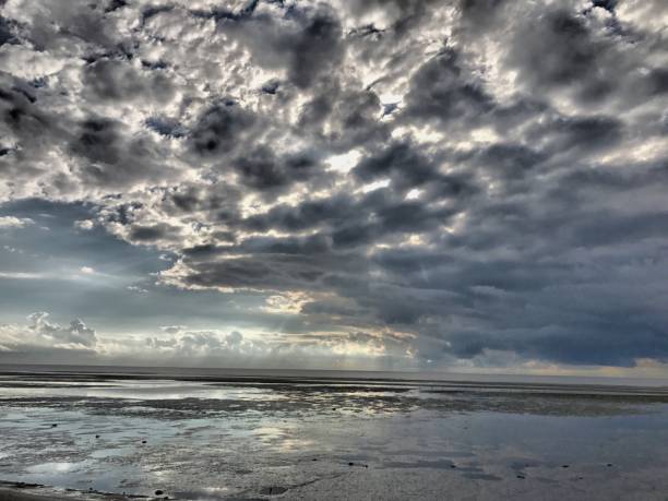 istock Beautiful cloudy sky above the sea 882513204