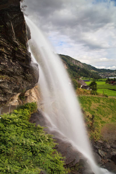 steinsdalsfossen 폭포 - norheimsund 뉴스 사진 이미지