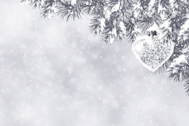 istock Christmas tree and toys 882517594