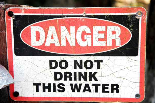 istock DANGER DO NOT DRINK THIS WATER Sign 882525112