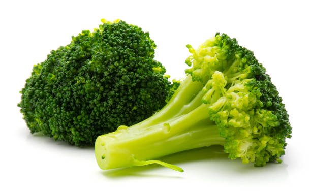 брокколи изолированы на белом - head cabbage стоковые фото и изображения