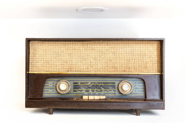 istock Retro old vintage radio 882538840