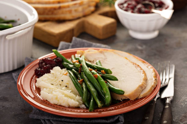 istock Thanksgiving plate with turkey, mashed potatoes and green beans 882543134