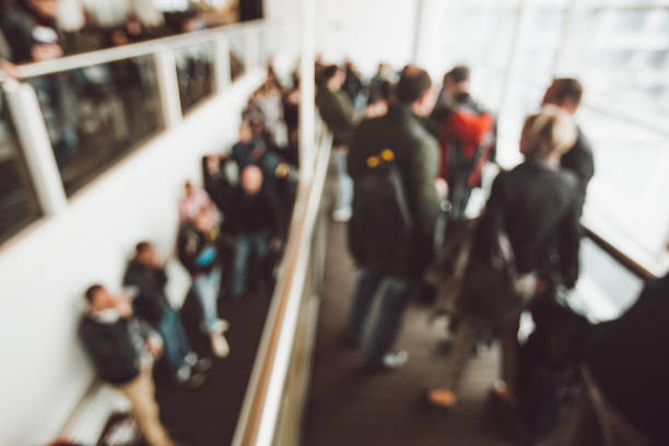 queue at the airport for boarding - airport arrival departure board airport check in counter airplane imagens e fotografias de stock