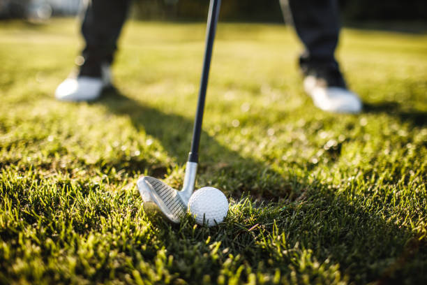 istock Man playing golf on a golf course in the sun 882596286