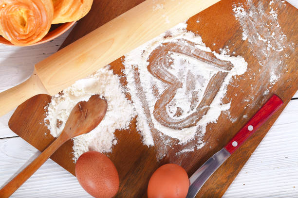 istock The heart drawn on flour, flat lay 882664154