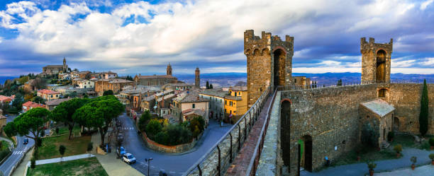 landmarks of italy - medieval town montalcino, famous wine region of tuscany - montalcino imagens e fotografias de stock