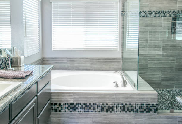 改装されたモダンなバスルーム - bathroom sink window bathroom house ストックフォトと画像