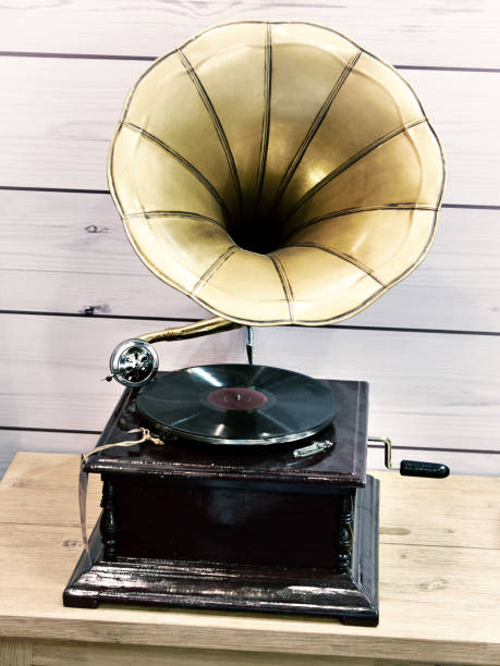 istock Vintage antique gramophone with phonograph record 882717524