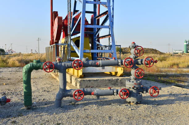 istock The pipe and valve oil fields 882720066