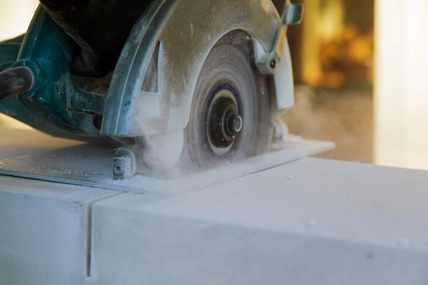 istock Close-up of carpenter using a circular saw to cut a large board 882720626