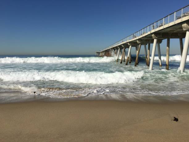 istock Waves at Hermosa Beach pier in Winter 882723116