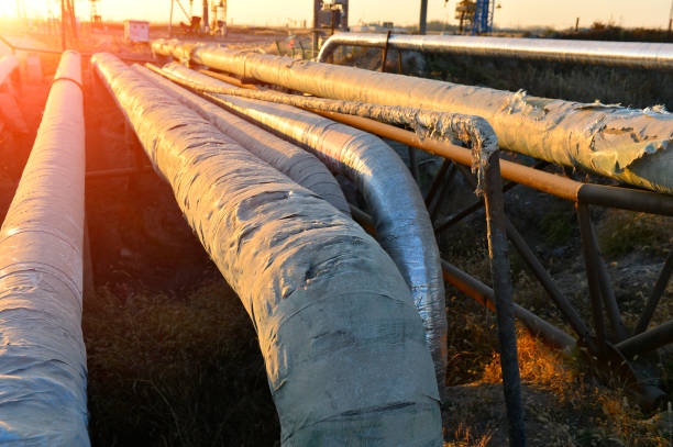 istock The pipe and valve oil fields 882723950